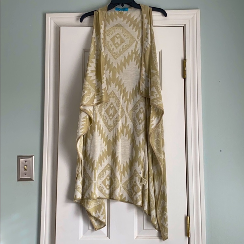 Knit sleeveless cardigan